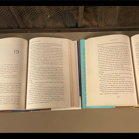 Book Bundle - Danielle Steele & More - Picture 3 of 7